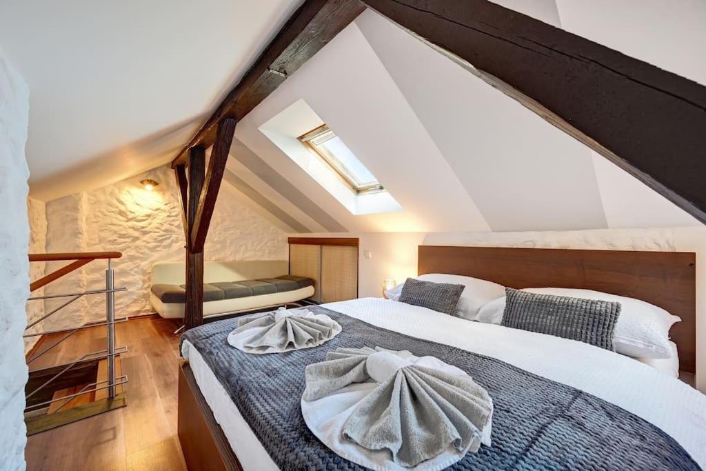 Apartmán Velky 3-Loznicovy Byt Praha 8 Karlin Exteriér fotografie
